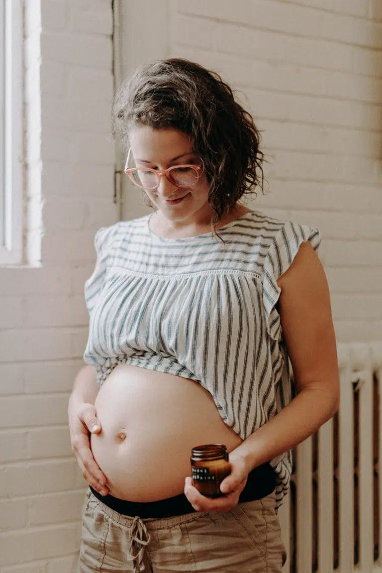 Beurre bedaine aux fleurs pour futures mamans