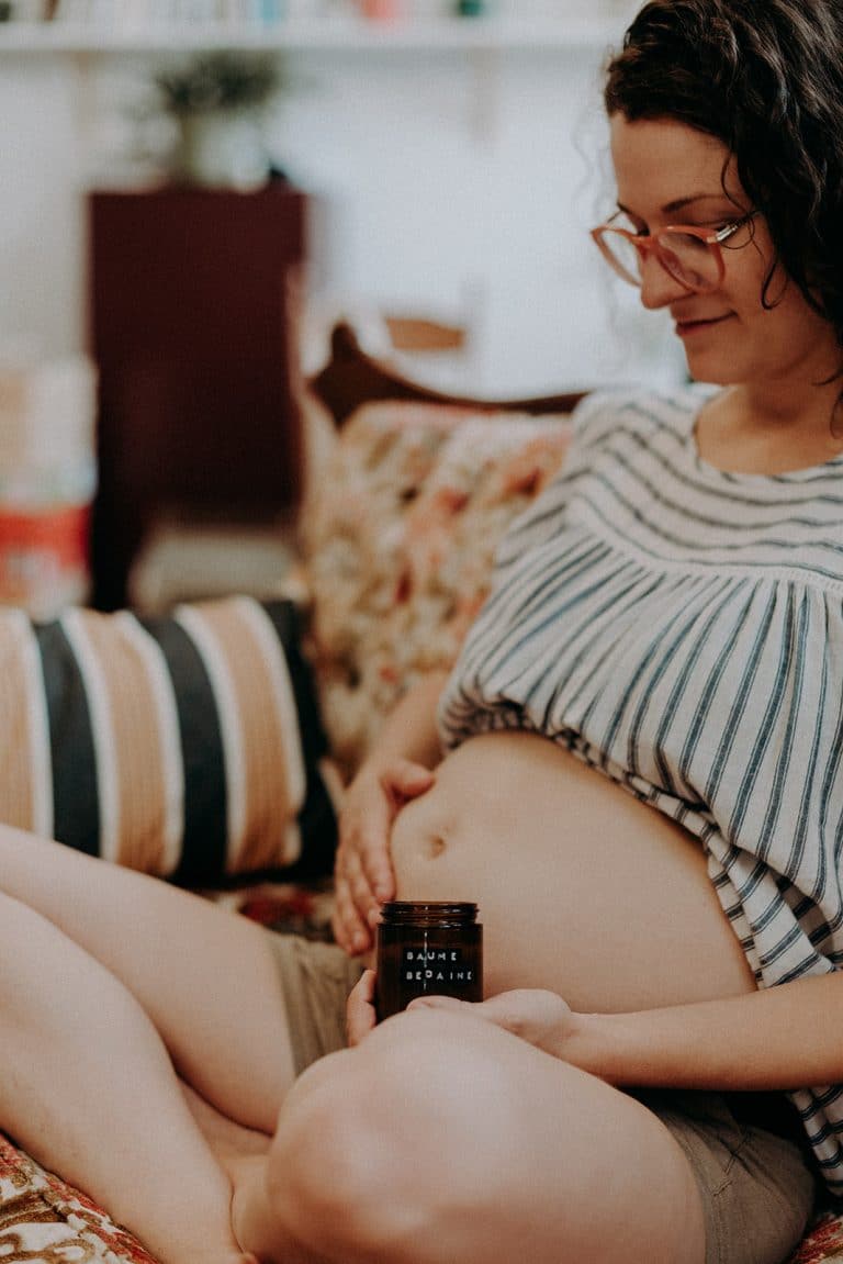 Huiles essentielles : petit guide pour la grossesse et l’allaitement