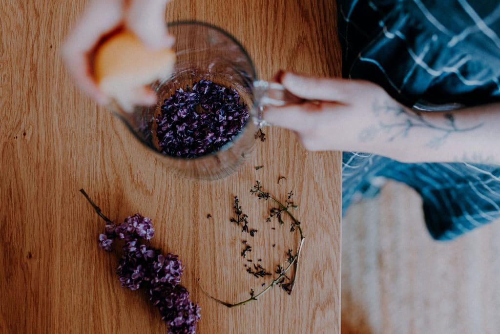 Lilanade: limonade aux fleurs de lilas