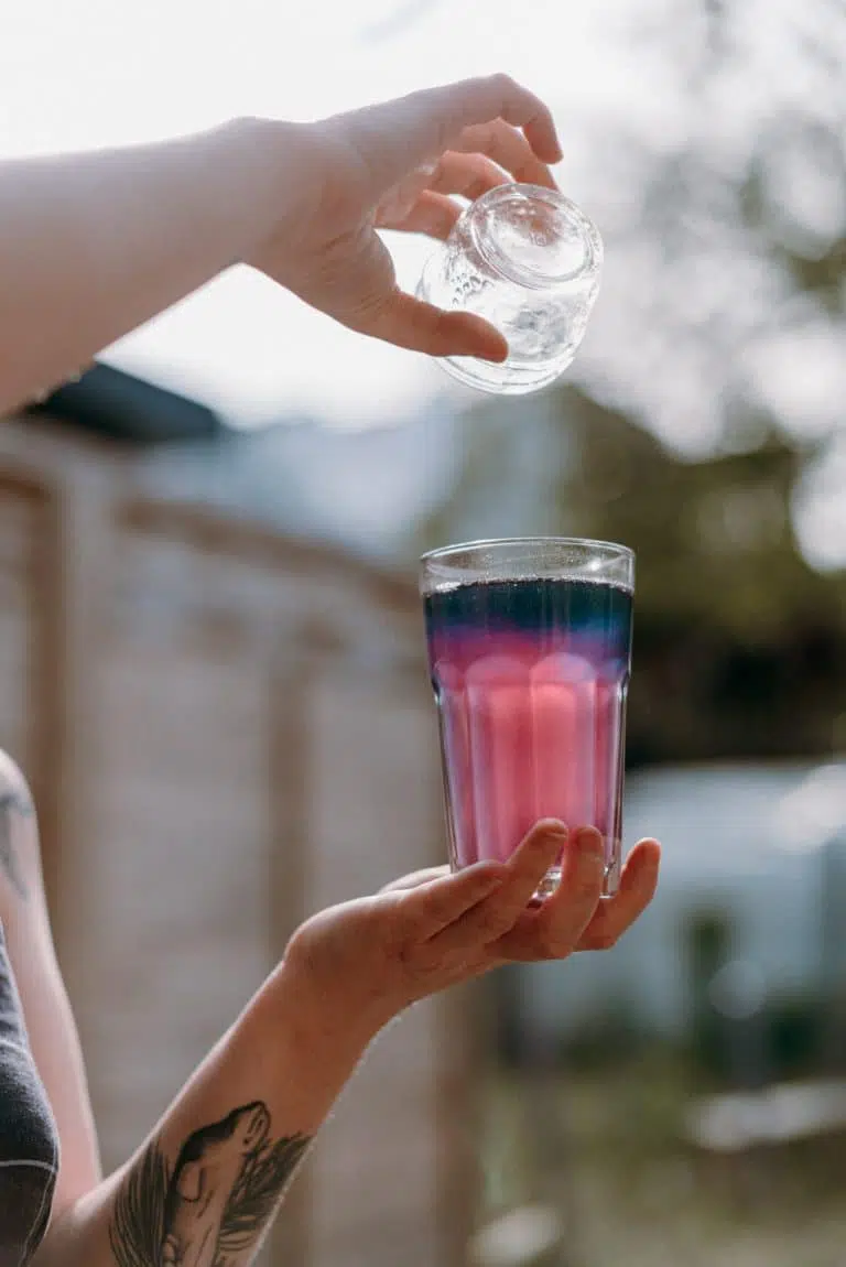 Limonade arc-en-ciel au pois bleu