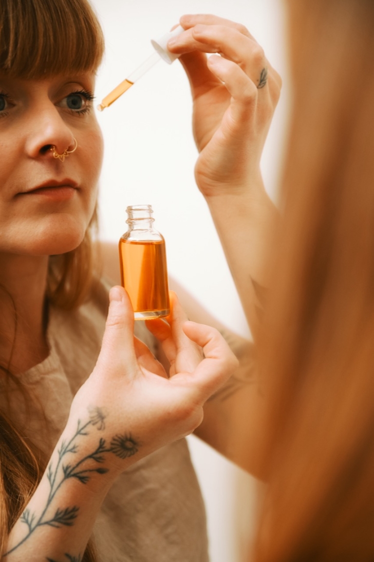 Sérum contour des yeux – onagre & rose musquée