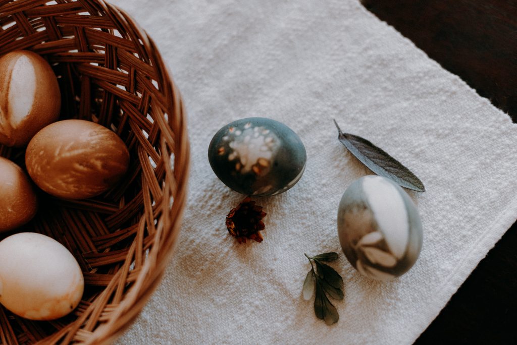 Décorer ses œufs de Pâques naturellement