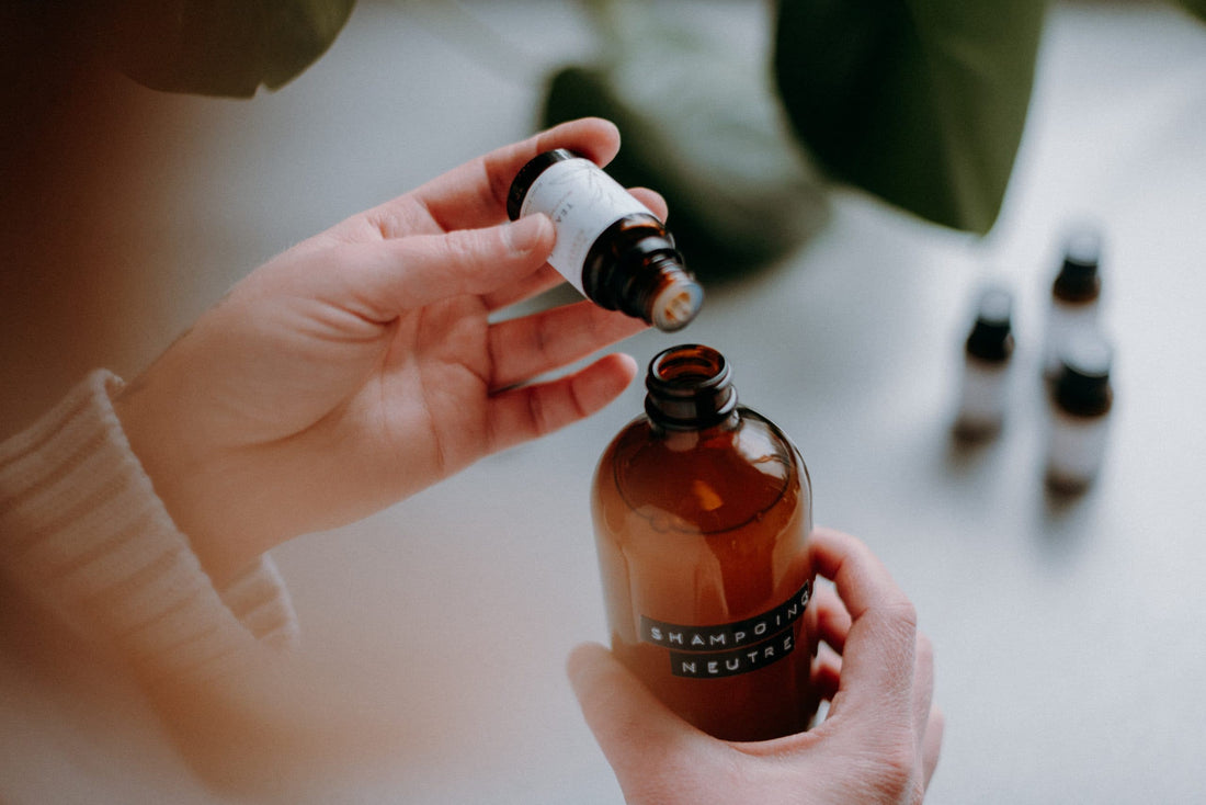 6 huiles essentielles pour les soins des cheveux - Les Mauvaises Herbes