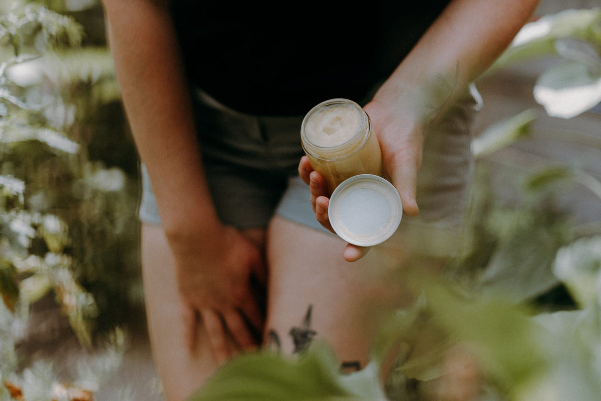 Beurre velouté au secours des cuisses échauffées - Les Mauvaises Herbes