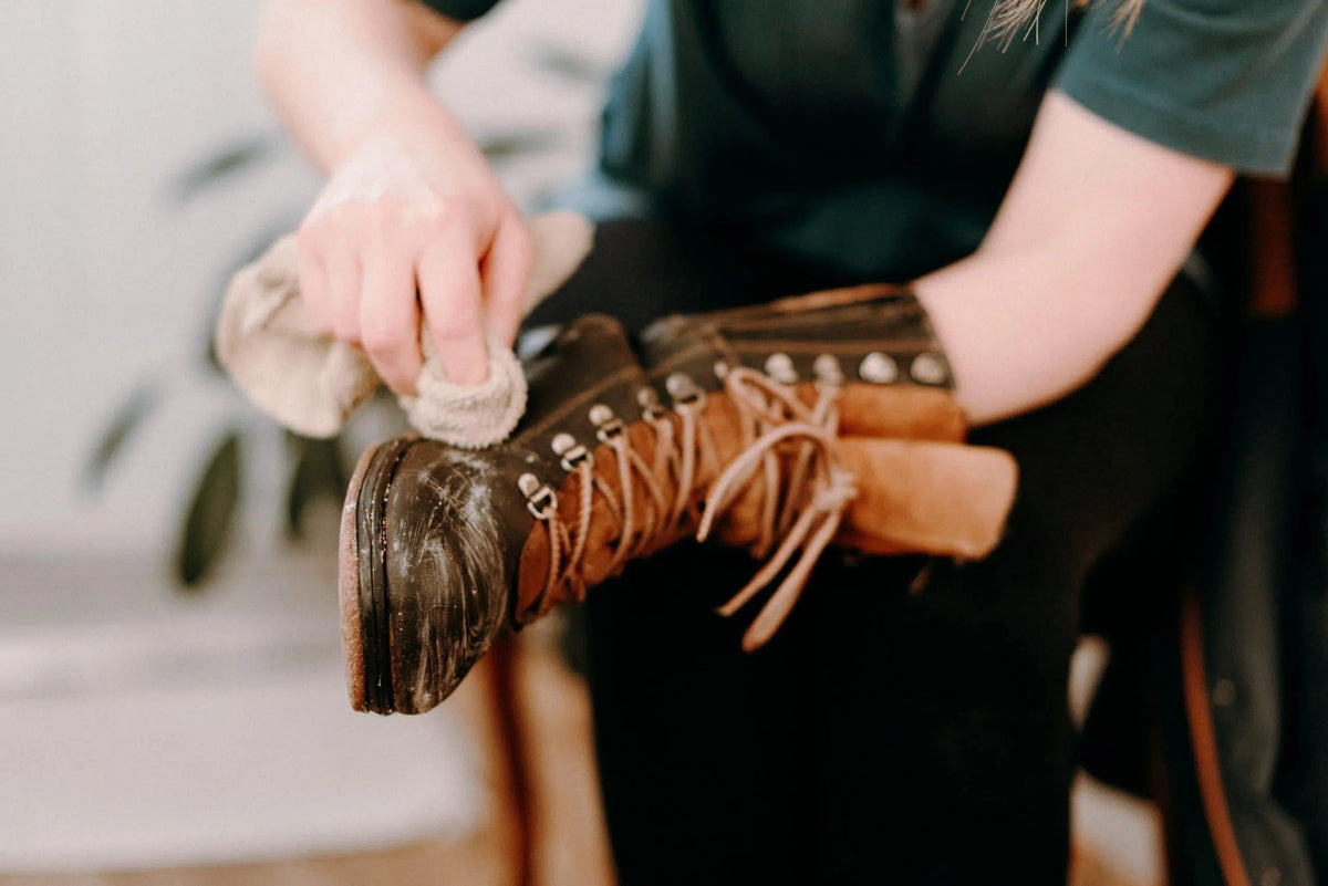 Cire à chaussures et bottes en cuir - Les Mauvaises Herbes