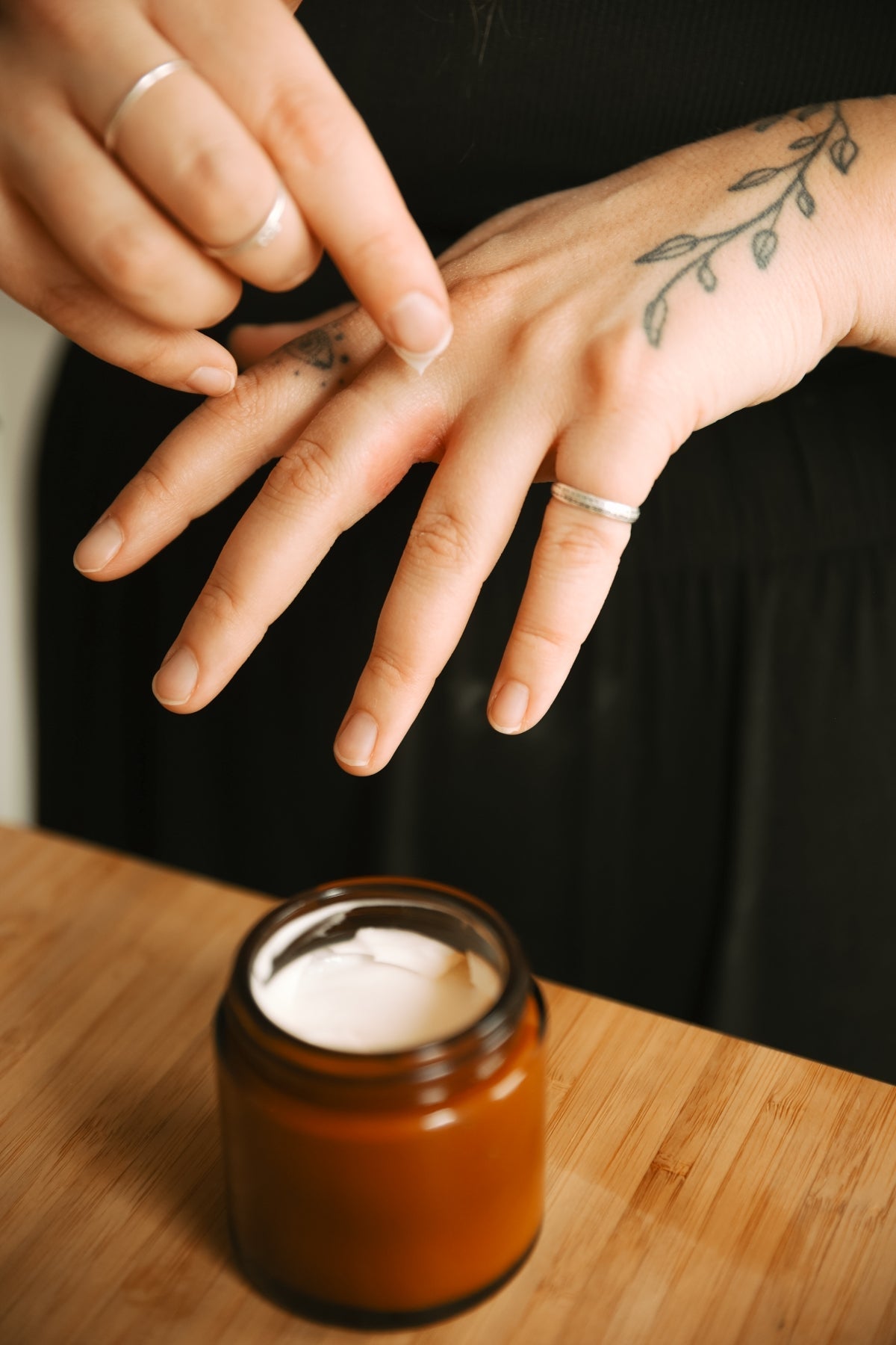 Crème à mains de luxe au bakuchiol - Les Mauvaises Herbes