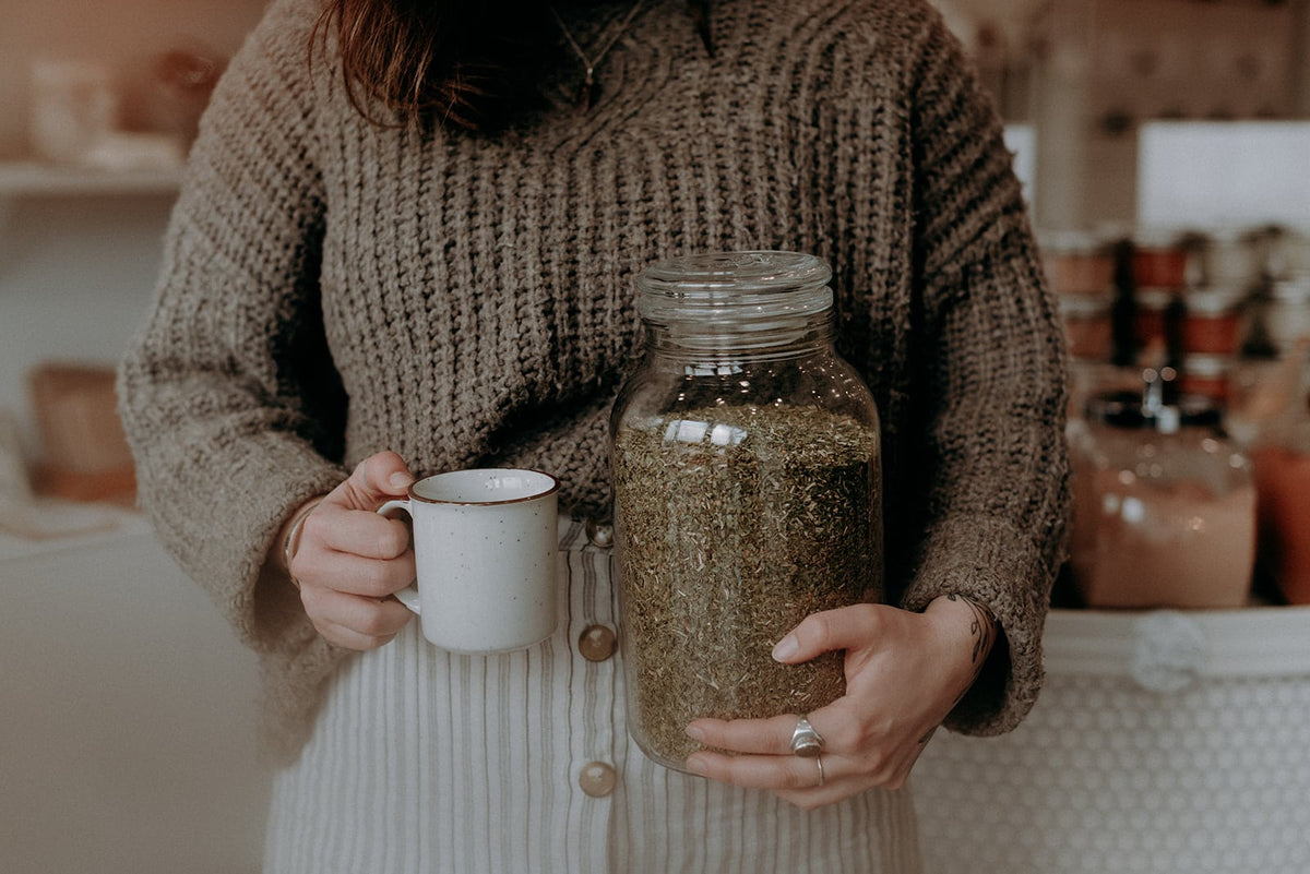Infusions énergisantes : au diable le café! - Les Mauvaises Herbes