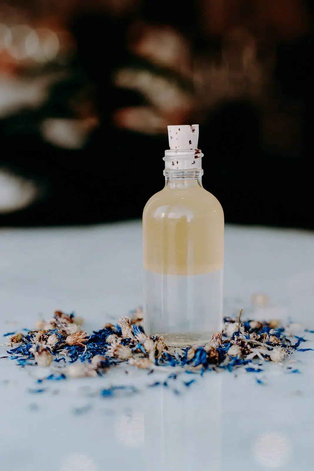 Nettoyant et démaquillant biphasé bleuet et fleur d’oranger - Les Mauvaises Herbes