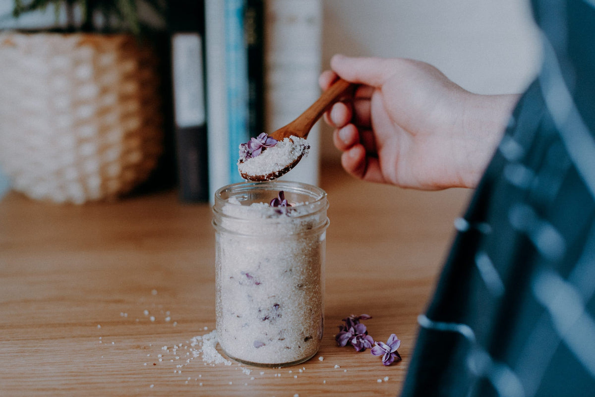 Sucre aux fleurs de lilas - Les Mauvaises Herbes